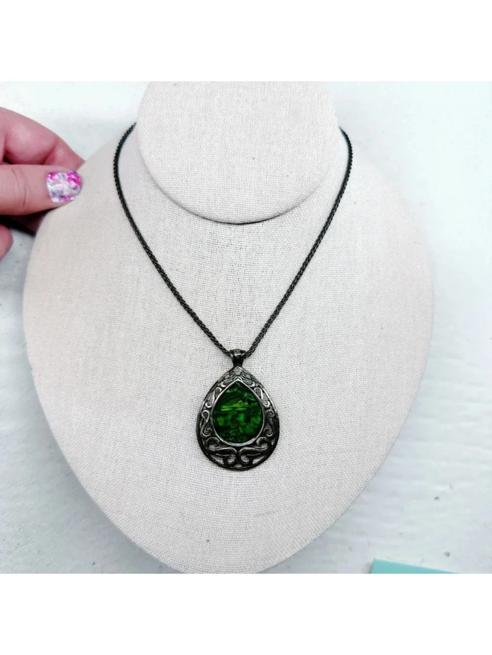 5355gc. Bronze Green Resin Necklace Filigree